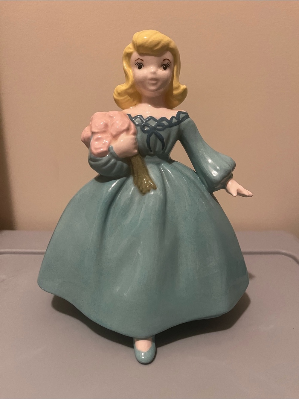 Vintage 1974 Hand Painted Holland Mold Ceramic Girl Figurine 7 inches